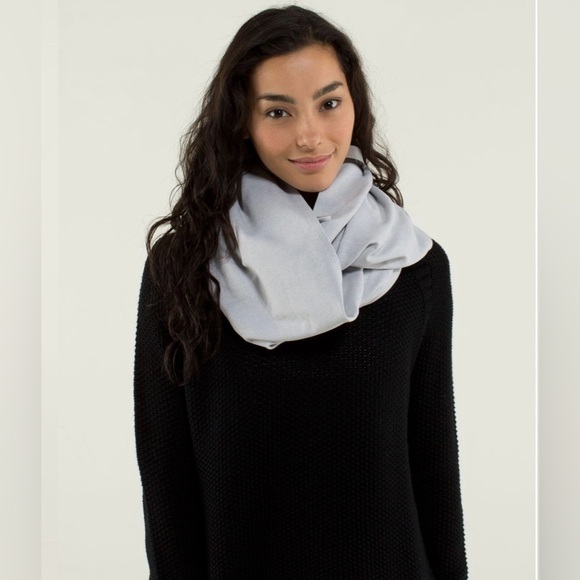 Lululemon🍋 Vinyasa Scarf Rulu Wee Stripe White Heathered Grey/White Stripe - Picture 1 of 15